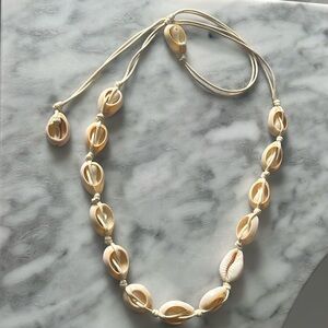 Amazon shell necklace with adjustable length